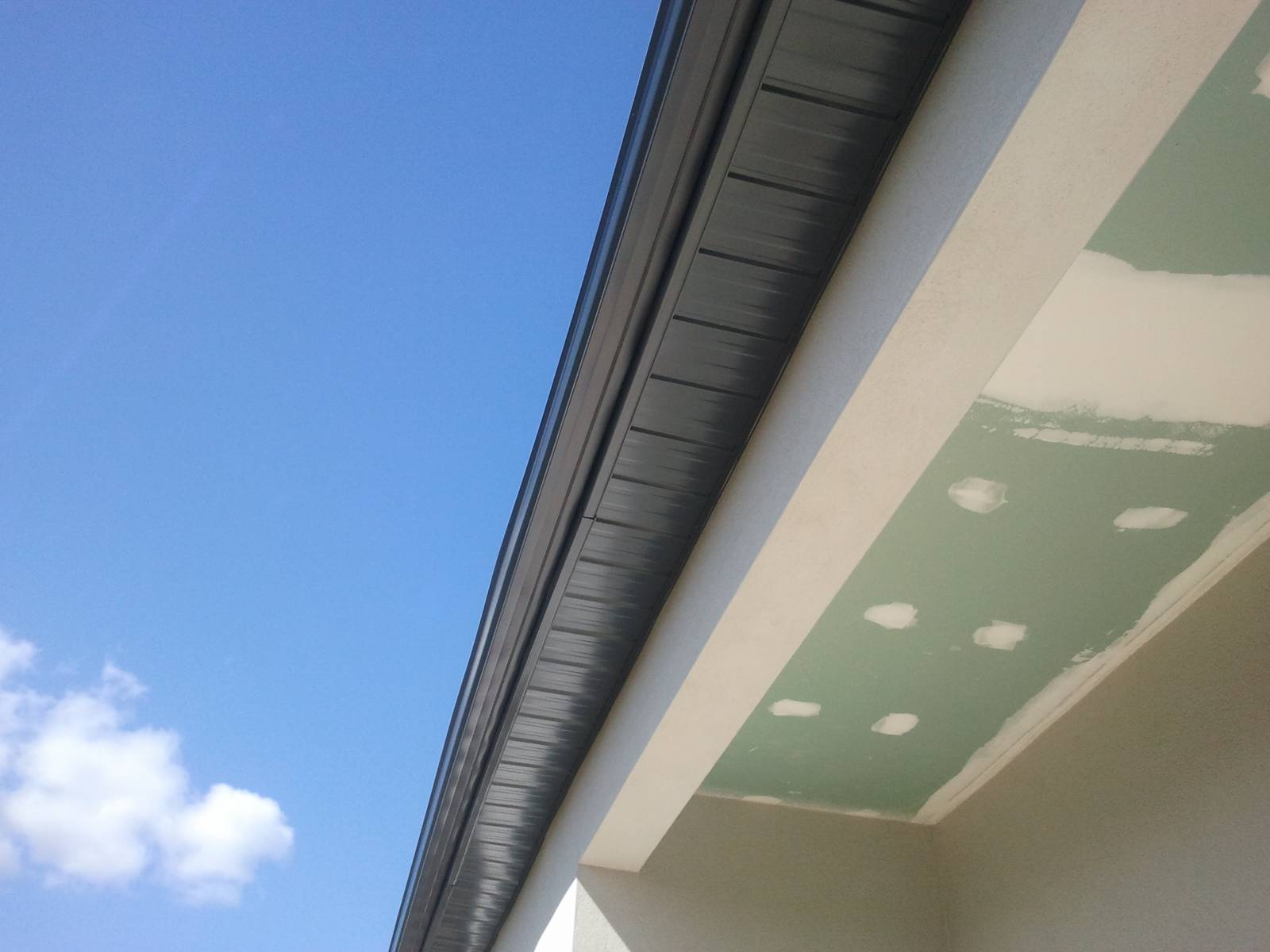 Choisir l'habillage d'avant toit en aluminium dans le Vaucluse