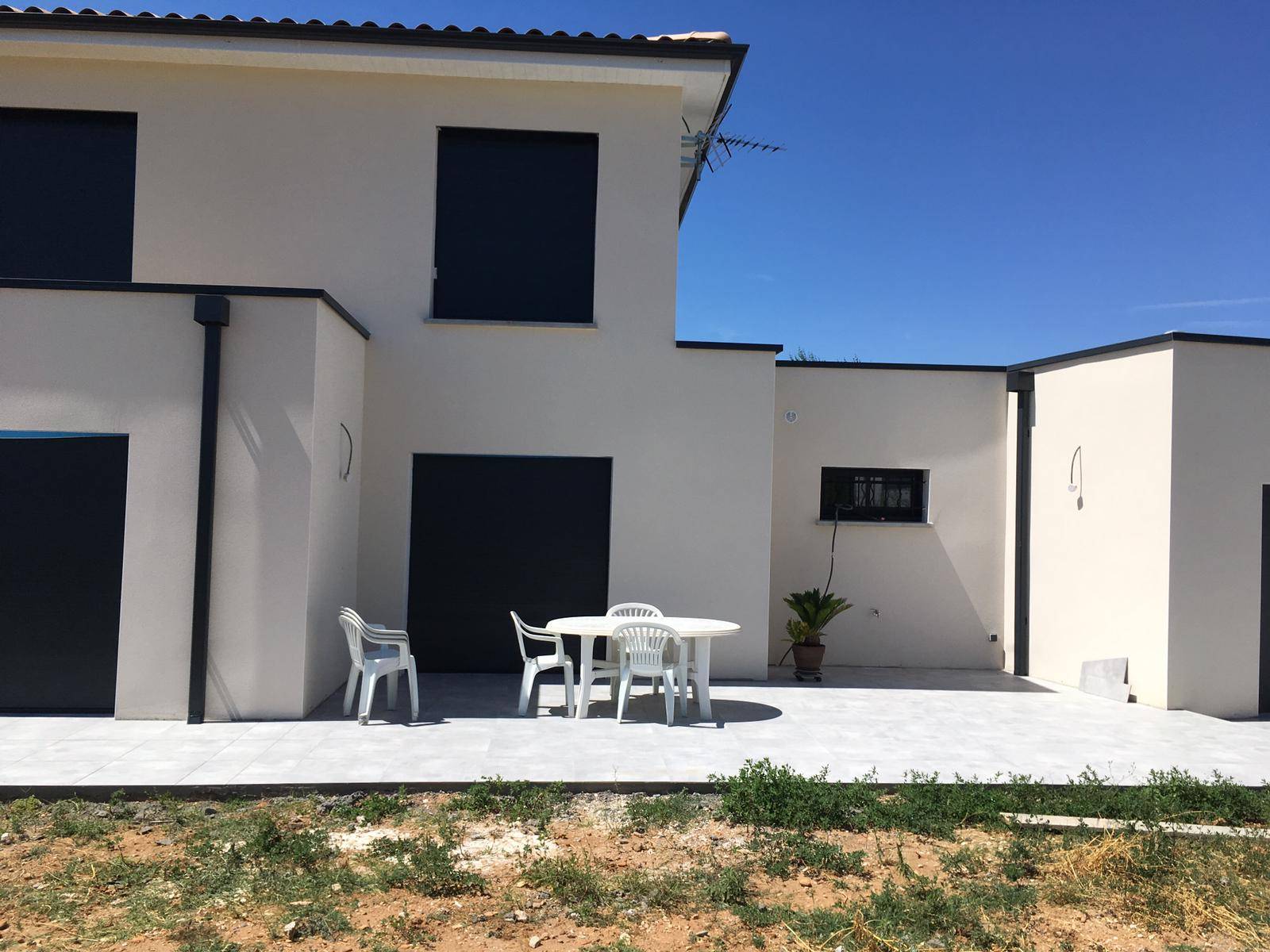 Fabricant de gouttières aluminium Avignon produit design durable compatible avec toit plat ou incliné